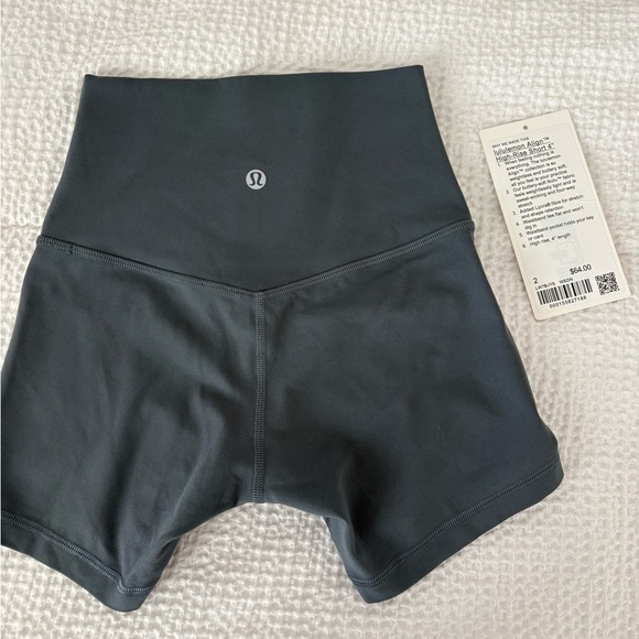 NWOT lululemon sz 2 grey align short 4” - Picture 3 of 6